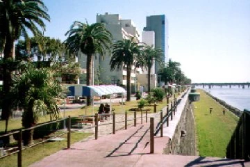 Oyodo River walkway (Tachibana Park), Miyazaki City: Hanako from Miyazaki (f)
